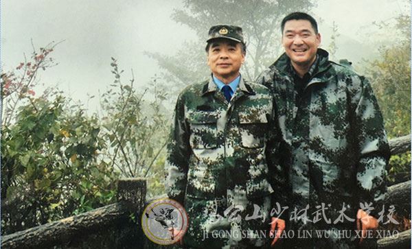 陳廣志校長(zhǎng)與中國(guó)人民解放軍國(guó)防大學(xué)政委劉亞洲上將合影